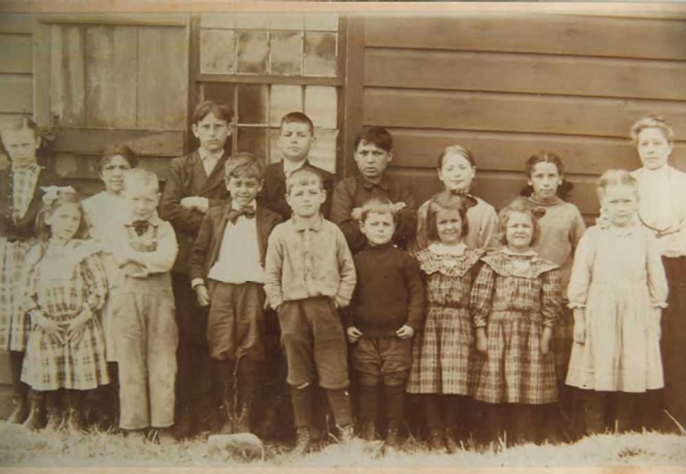 Skiff School house with Children